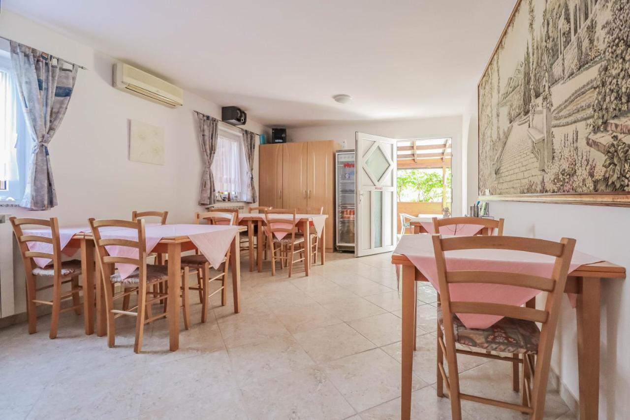 Pension Nina Umag Exterior foto