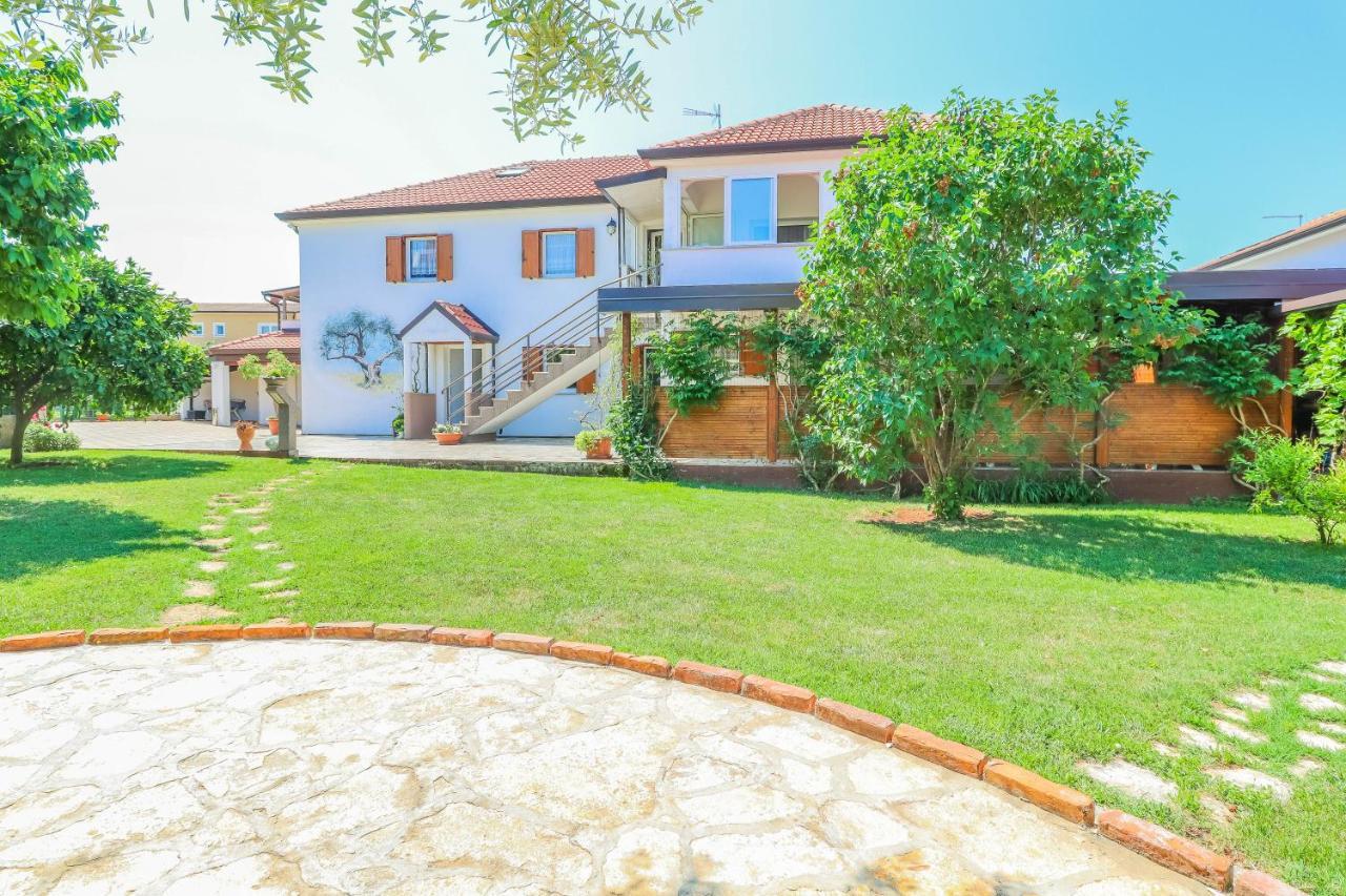 Pension Nina Umag Exterior foto